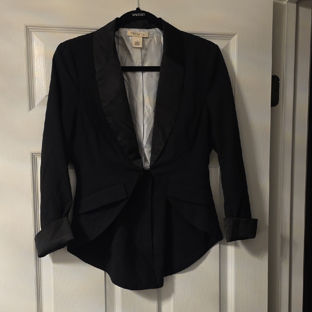 Arden B Professional Black Fitted Blazer with Gray Lining